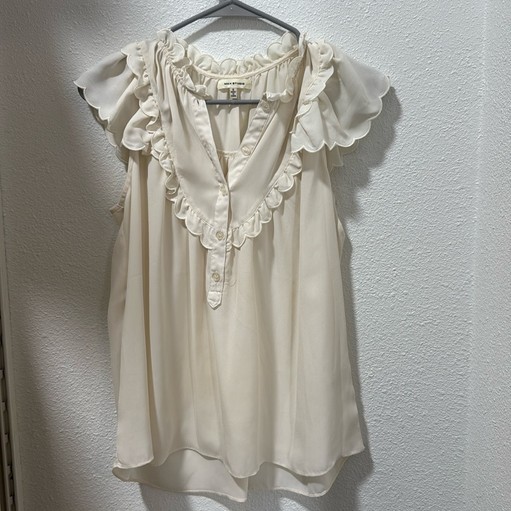 Max Studio scalloped blouse. Size small. Color white, cream.